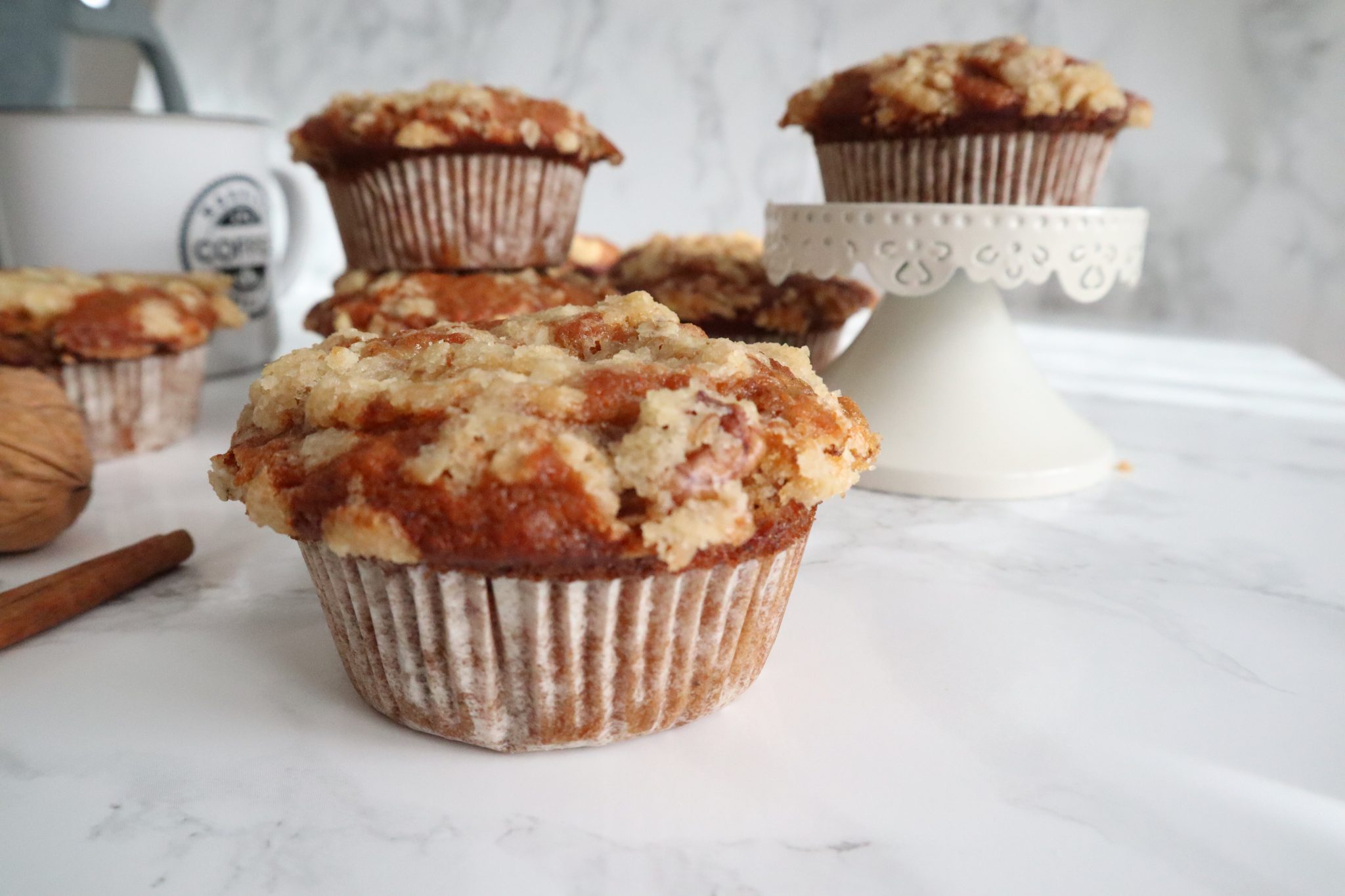 Moist Banana Muffins with Crunchy Topping - CookingFantasies